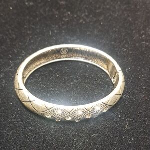 Elegant Silver Diamond-Patterned Women's Bracelet